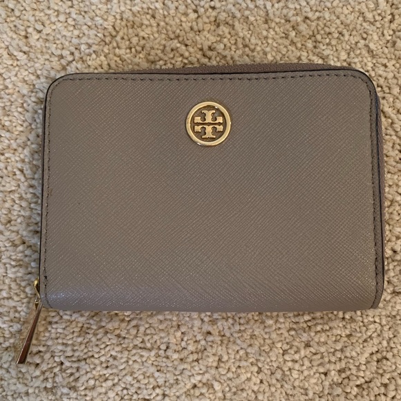Tory Burch Handbags - Tory Burch Robinson Zip Coin Purse